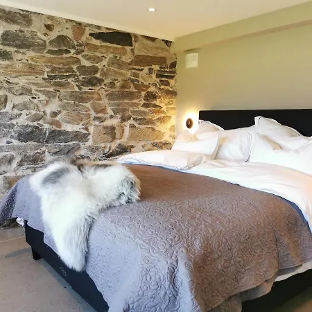 Godo Lodge *