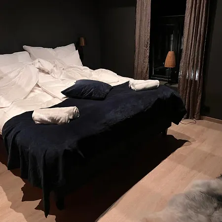 Godo Lodge *