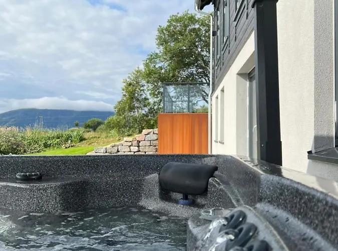 Godo Lodge *
